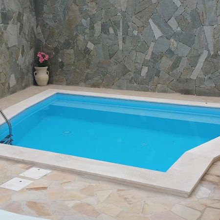 Exclusive Use Swimming Pool Available From June To September Кальярі Екстер'єр фото